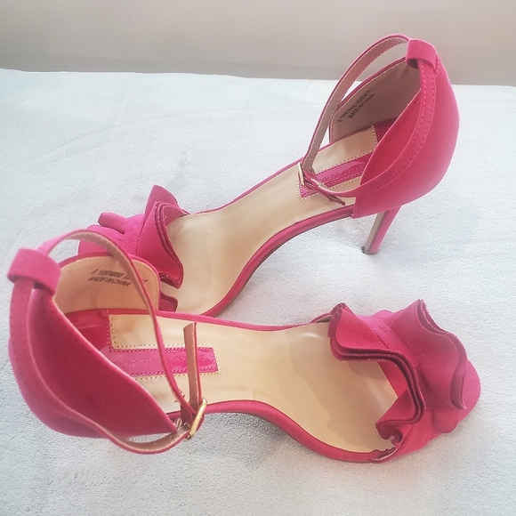 BNWT heels - Picture 5 of 8